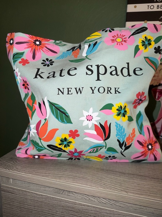 kate spade Handbags - NWT Kate Spade Multicolor Floral Tote